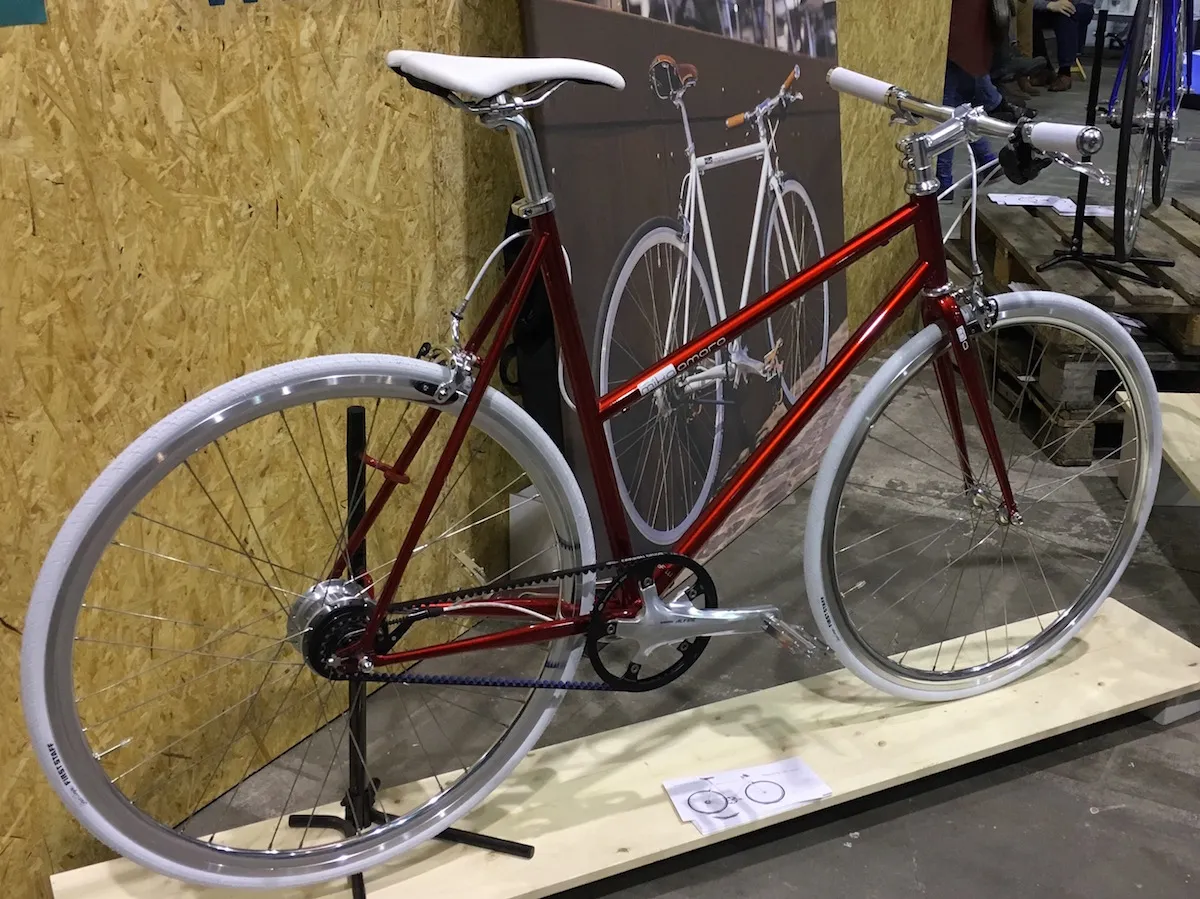 Rotes Fahrrad